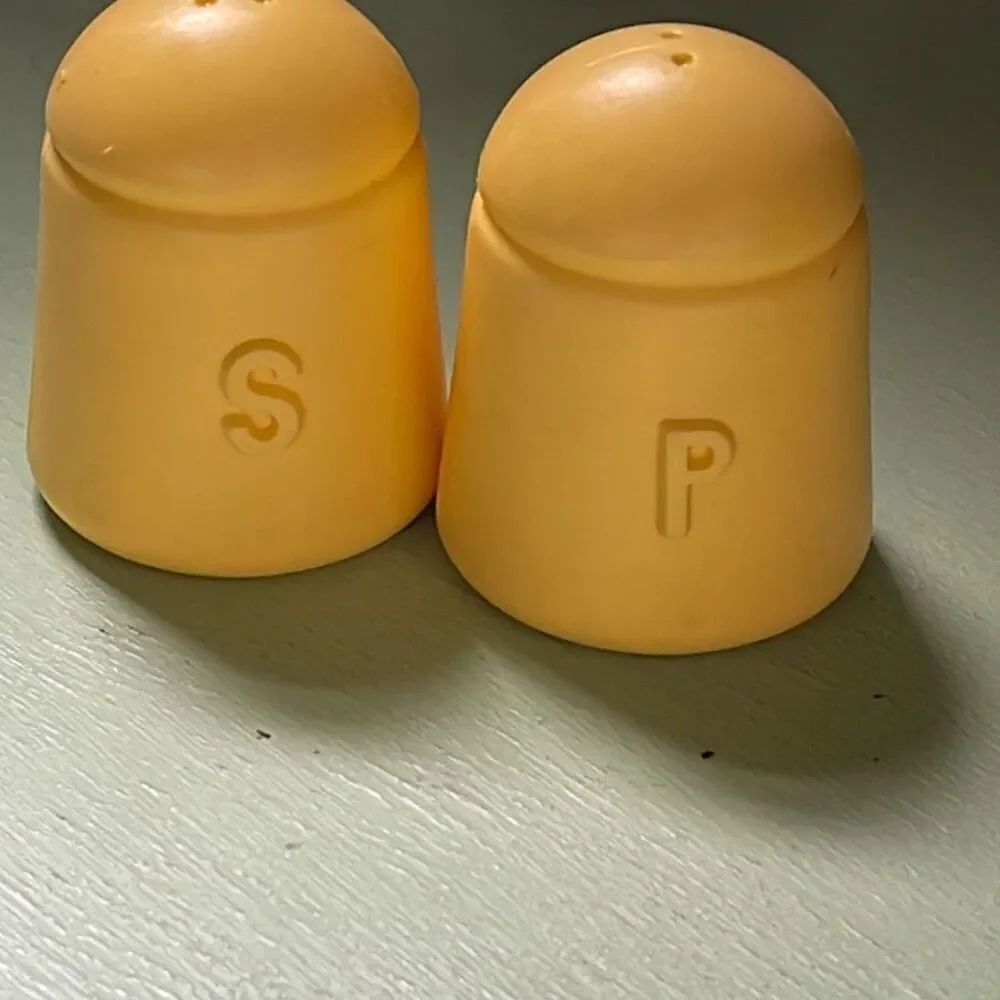 Vintage STEP2 pretend play salt & pepper